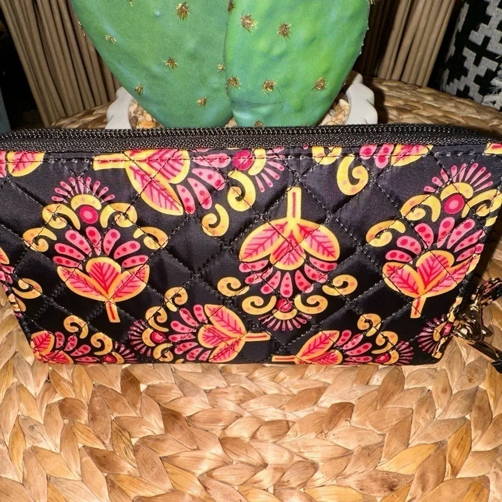 NWOT Simply Southern Quilted Phone Wallet